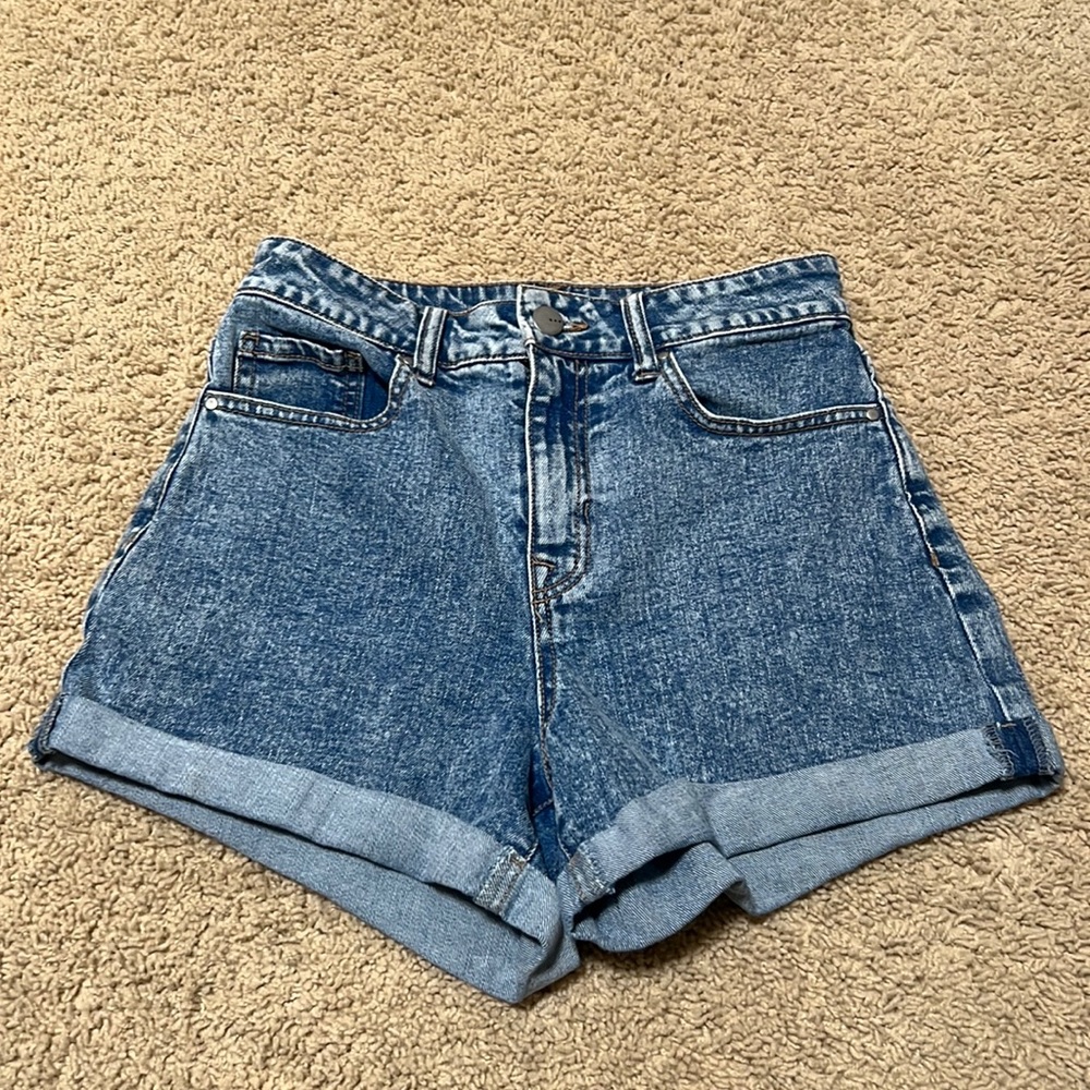 Boutique Jean shorts size 25 medium wash no rips good condition